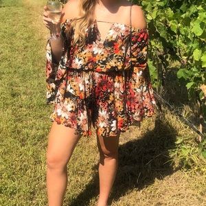 Off-shoulder flower print romper w/  closure